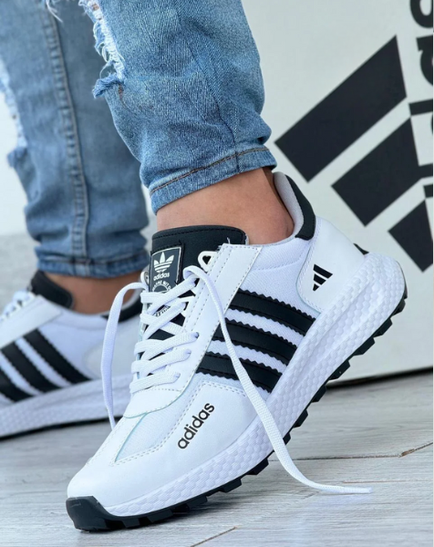 Neue Lauf-Sportschuhe